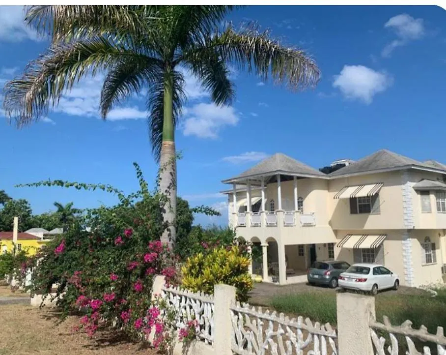 Montego Bay Guesthouse 蒙特哥贝